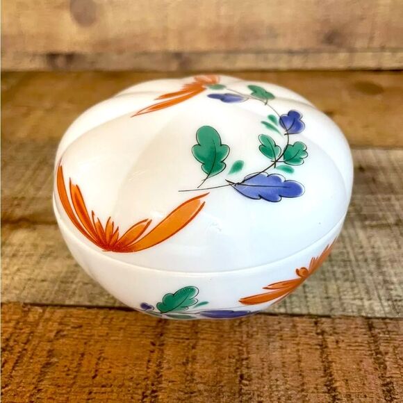 Vtg Japanese Hand painted Porcelain Trinket Box Kakiemon Bowl & Lid Melon Shape - Picture 1 of 8